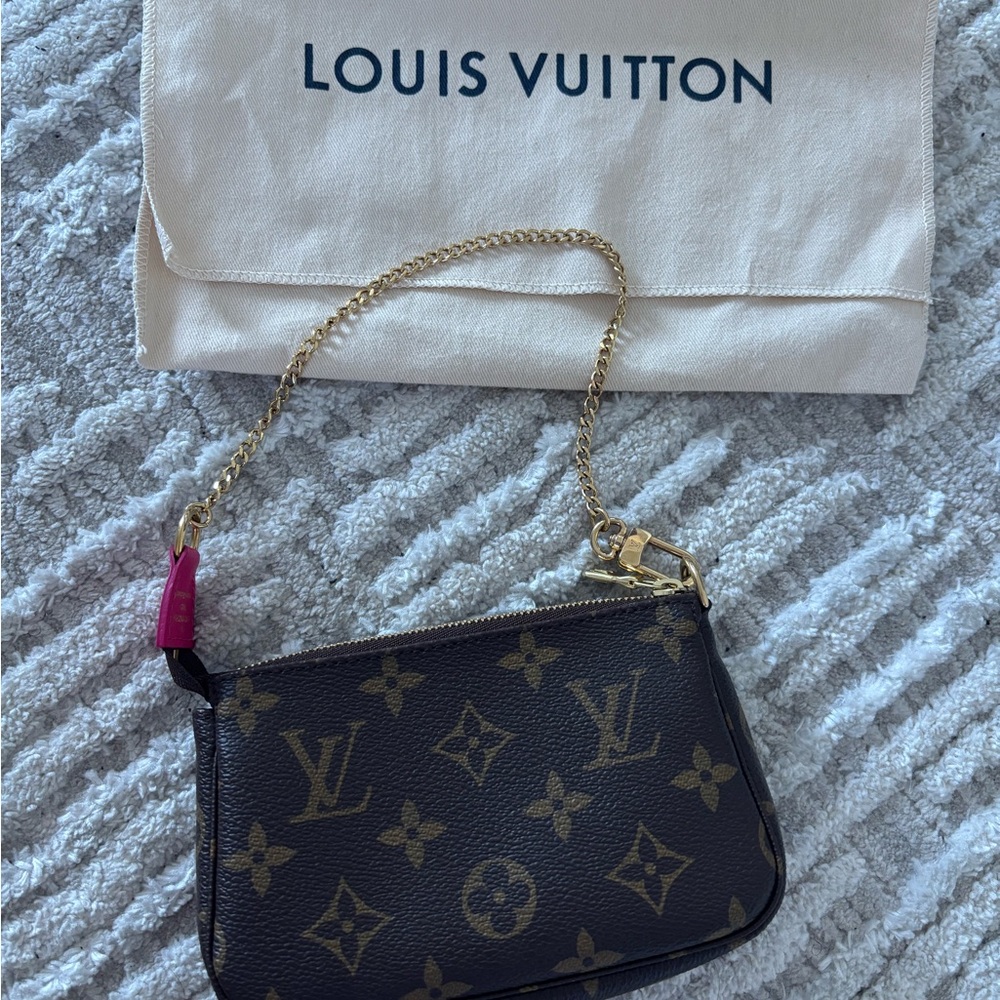 Louis Vuitton Vivienne Skiing Bears Bag - Picture 6 of 9